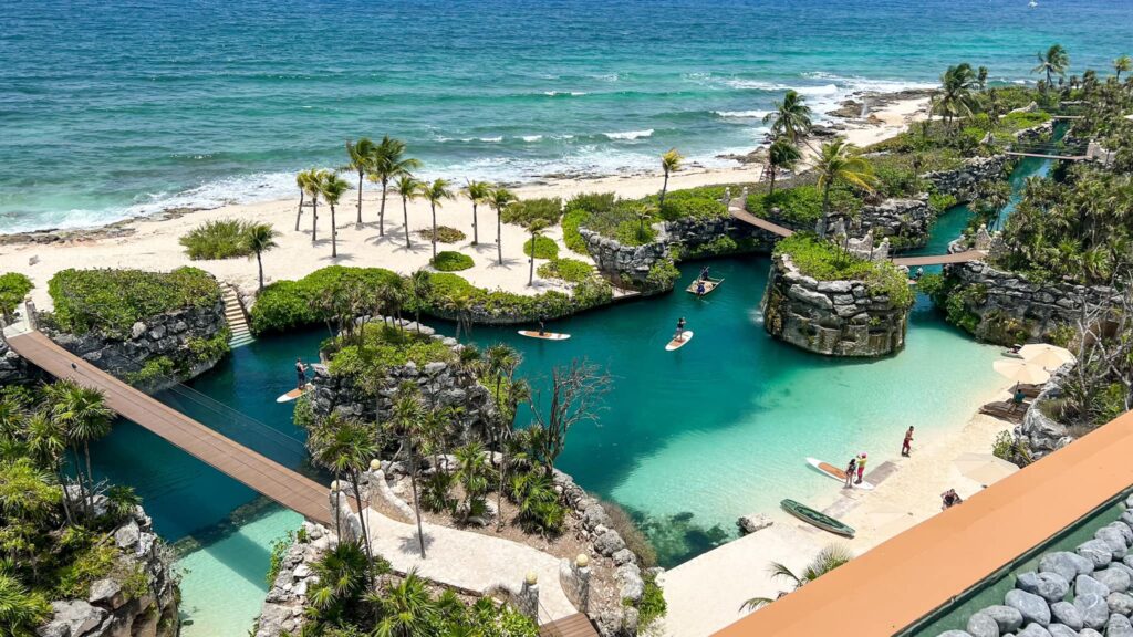 Padde frente al mar en Xcaret Arte